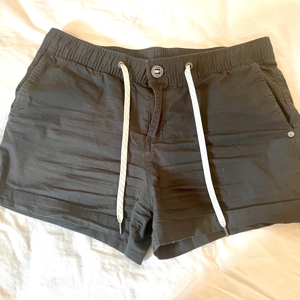 Vuori Ripstop black shorts